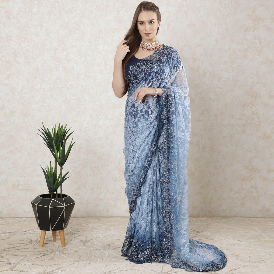 ساري دانتيل فرنسي فاخر مظلل شانتيلي باللون الأزرق الفاتح مع أعمال حجرية بتصميم زهور-D10177