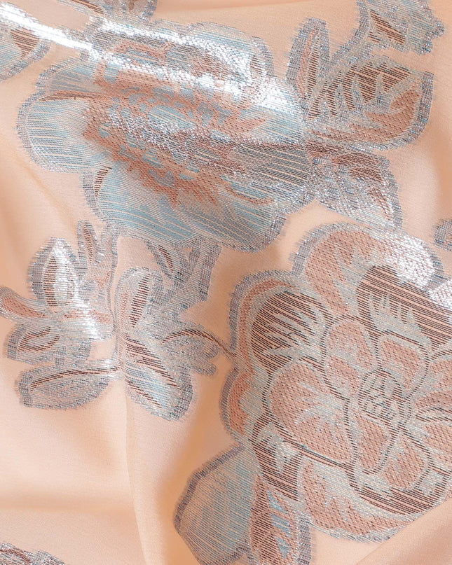 قماش شيفون من الحرير الخالص الخوخي الفاخر مع لوركس معدني فضي وأزرق فاتح ونحاسي بتصميم زهور-D11499