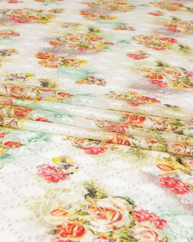 قماش من الشيفون الحريري باللون الأبيض الفاتح مع طباعة متعددة الألوان بتصميم الأزهار مع اللوريكس المعدني الذهبي -D6954