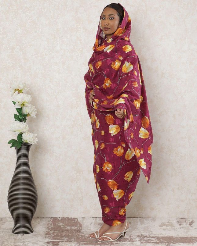 ثوب فوال من القطن السويسري الخالص باللون الوردي السيري مع جاكار بنفس اللون مع طباعة باللون الأصفر الخردل والأخضر الزيتوني بتصميم الأزهار-D14335