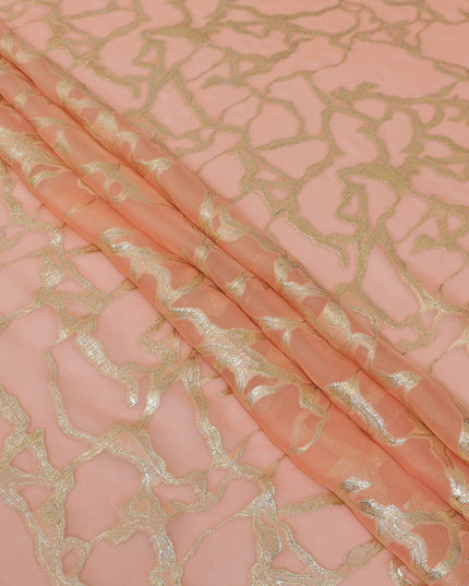 قماش شيفون من الحرير الخالص الخوخي الفاخر مع لوريكس معدني ذهبي بتصميم تجريدي -D13193