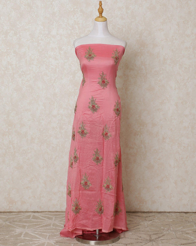 قماش قطني مخلوط باللون الوردي المرجاني مع لؤلؤ بيج وتطريز ذهبي وأحمر بتصميم زهور-D12111