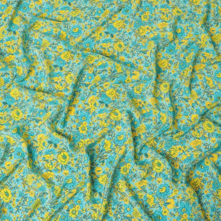 قماش كريب حريري باللون الأزرق الفيروزي مع طبعات باللون الأصفر والأخضر والبلاي بتصميم الأزهار - D9911