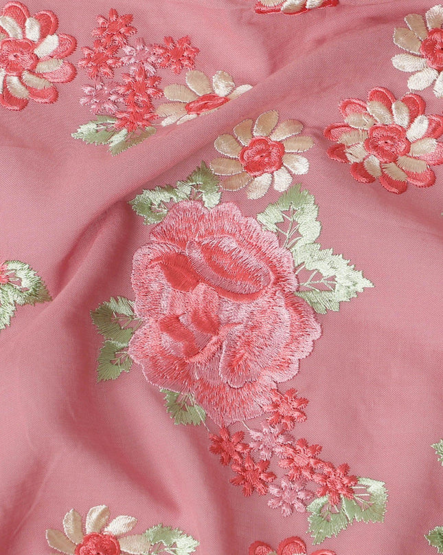 قماش الفوال القطني الخالص الفاخر باللون الوردي السلمون مع تطريز باللون الخوخي والبيج والأخضر المريمية بتصميم الأزهار-D15241