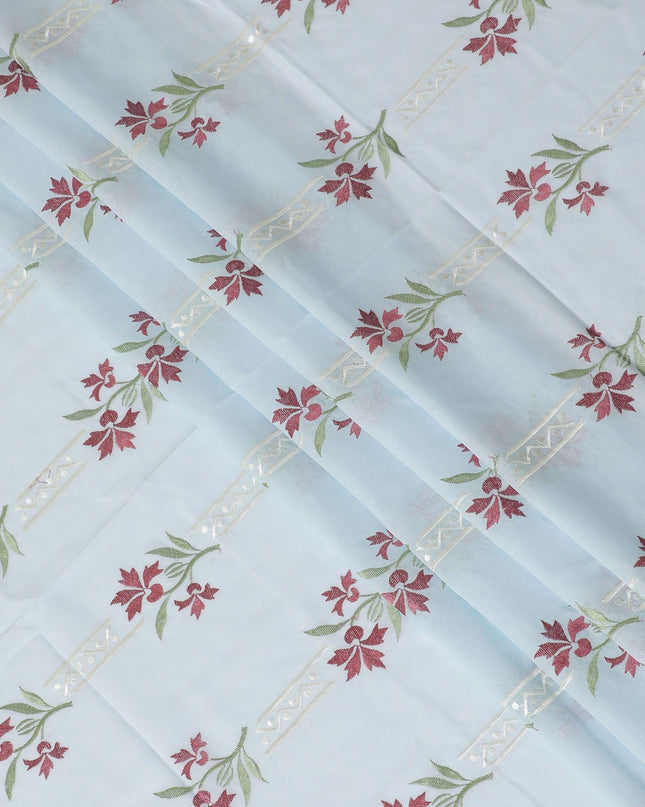 قماش فوال من القطن الخالص باللون الأزرق الفاتح مع تطريز باللون الأخضر الداكن والبيج والأحمر القرمزي بتصميم الأزهار-D13696