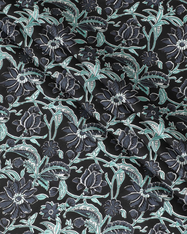 قماش من القطن العضوي باللون الأسود مع طباعة الشاشة باللون الرمادي الحجري والأخضر الفيستا والأبيض الفاتح بتصميم الأزهار-D10283