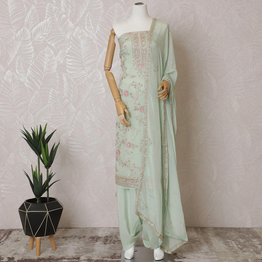 Vista Green كريب كاميز من الحرير الخالص الفاخر مع تطريز أخضر نعناعي وأعمال ترتر وأعمال حجرية بتصميم الأزهار. سراويل Vista خضراء سادة مع نفس اللون من الشيفون مع تطريز بنفس اللون والخرز -D15576