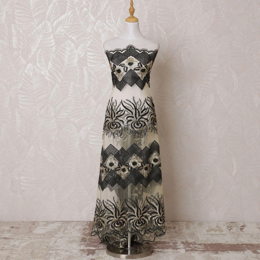 قماش تول نايلون ذهبي بنفس اللون، تطريز أسود به أعمال حجرية بتصميم فاخر -D14768