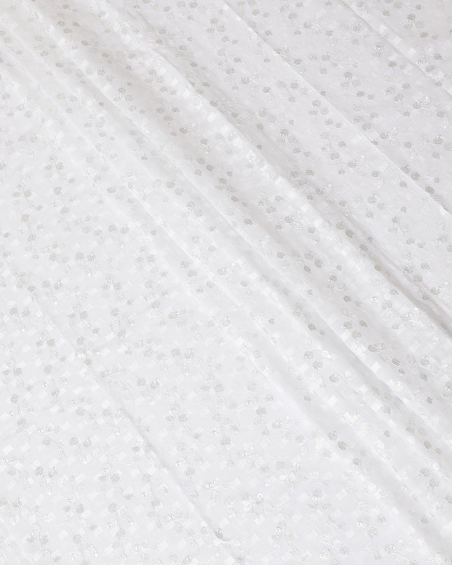 قماش الفوال القطني الخالص الأبيض (الثوب السوداني) مع حبل مشبك بنفس اللون له نفس اللون وتطريز معدني رمادي بتصميم الأزهار-D13830