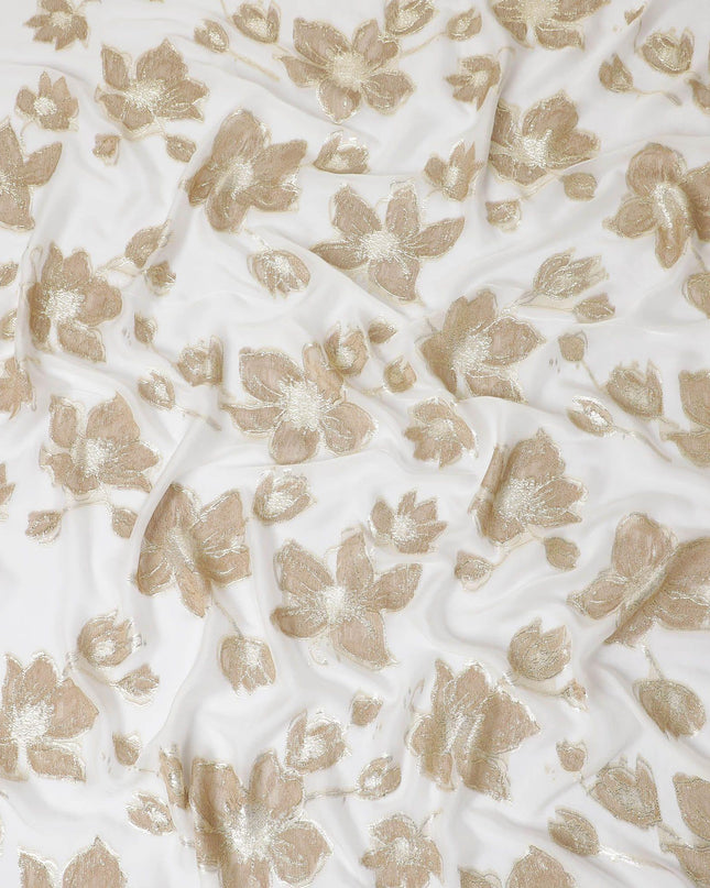 قماش شيفون حريري فرنسي (فرنساوي) فاخر باللون الأبيض الفاتح مع فيسكوز بيج زيتوني مع لوريكس معدني ذهبي بتصميم زهور -D14061