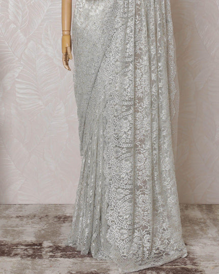 ساري من الدانتيل شانتيلي المعدني الفرنسي النقي باللون الرمادي والذهبي والفضي مع عمل حجري بتصميم الأزهار-D14591