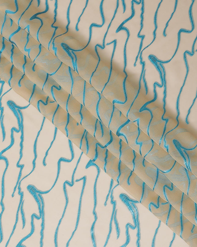 قماش شيفون من الحرير الخالص باللون البيج الرملي مع لوريكس معدني أزرق سماوي بتصميم تجريدي-D11515