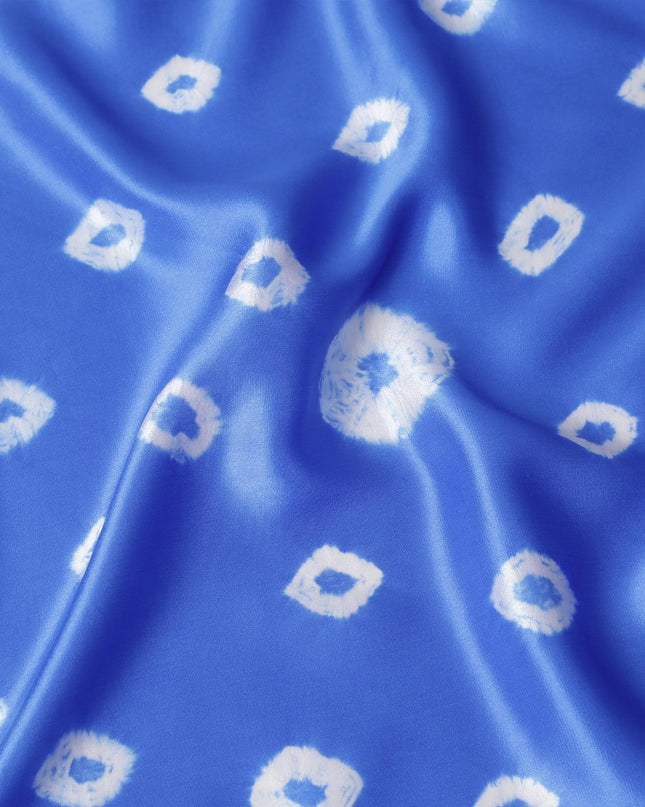 قماش ساتان حريري نقي فاخر باللون الأزرق الملكي مع طباعة باللون الأبيض الفاتح بتصميم هندسي-D13259