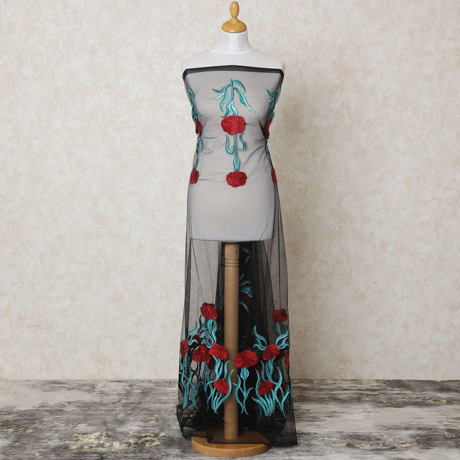 قماش تول نايلون أسود مع تطريز باللون الأزرق الفيروزي والأحمر القرمزي مع أعمال حجرية بتصميم الأزهار-D12004