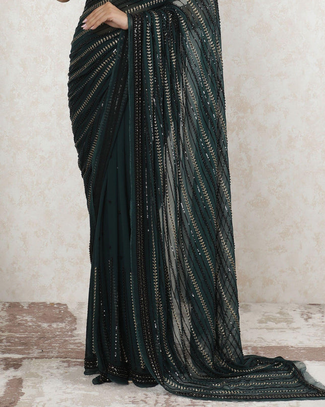 ساري من الشيفون الحريري الفاخر ذو التجاعيد باللون الأخضر مع تطريز أسود وذهبي به ترتر، خرز بتصميم فاخر-D13495