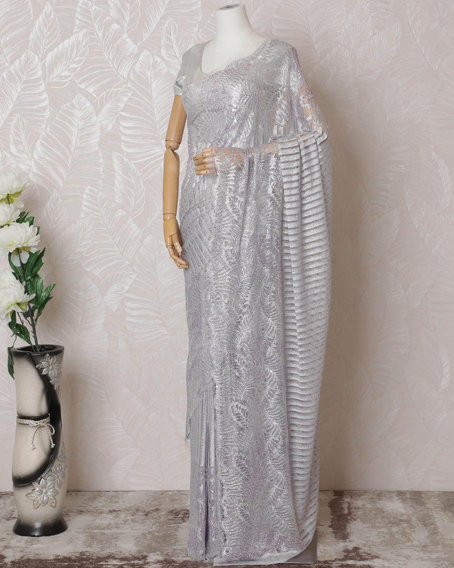 ساري من الدانتيل الفرنسي شانتيلي المعدني النقي الفاخر باللون الفضي واللافندر مع عمل حجري بتصميم زهور-D14891