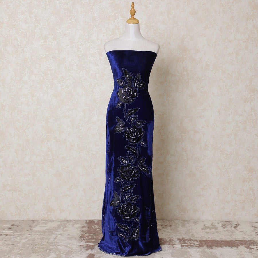 قماش مخملي مخلوط من الحرير الأزرق الملكي مع تطريز بنفس اللون مع أعمال حجرية بتصميم الأزهار-D14437