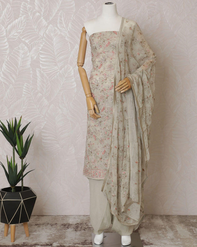 قميص جورجيت فاخر باللون البيج الفاتح مع طباعة متعددة الألوان مع تطريز شيكانكاري وترتر بتصميم زهور. سلوار سادة باللون البيج الفاتح مع وشاح جورجيت بنفس اللون مع طباعة متعددة الألوان -D15566