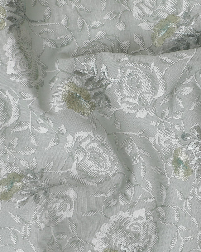 قماش الفوال القطني الخالص الفاخر من Brook Green بنفس اللون، طباعة باللون الأبيض الفاتح بها تطريز باللون الأخضر الداكن بتصميم الأزهار-D15040
