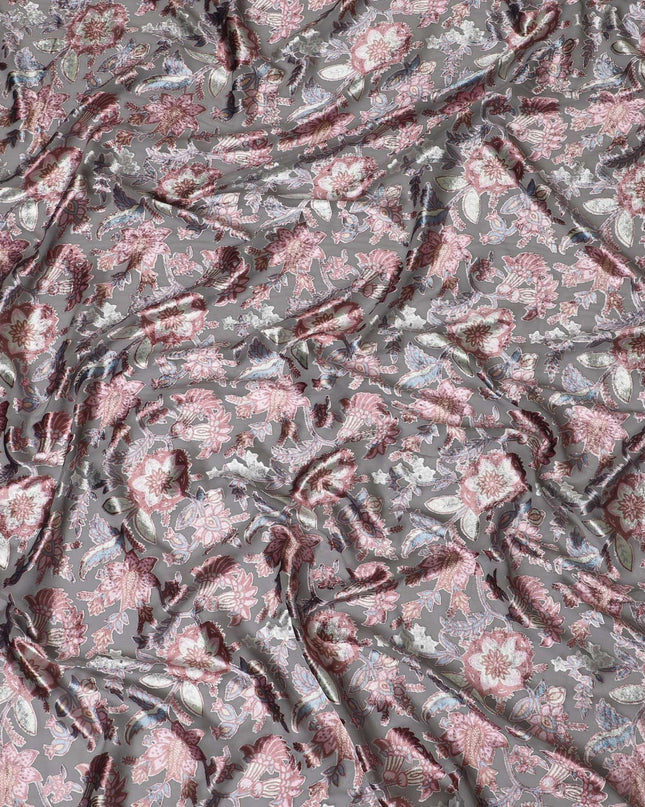 قماش شيفون صناعي رمادي سحابي مع طباعة مخملية متعددة الألوان بتصميم زهور-D14163