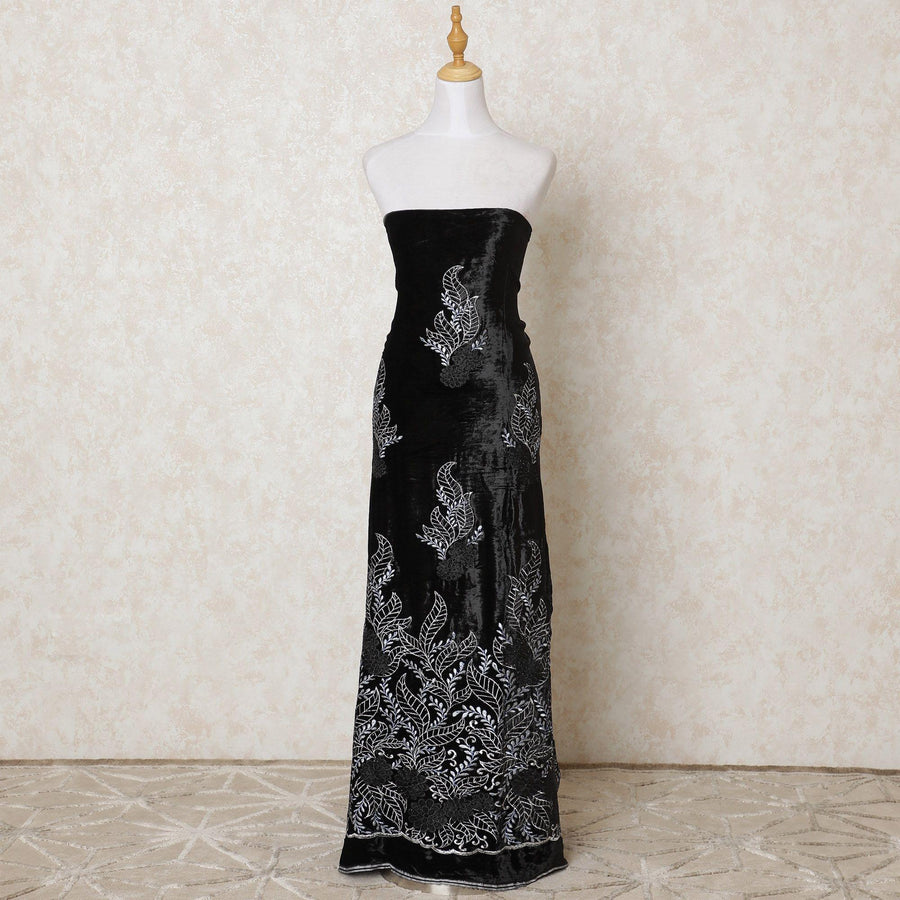 قماش مخملي ممزوج بالحرير الأسود بنفس اللون، وتطريز باللون الأزرق الفاتح مع أعمال حجرية بتصميم الأزهار - D11858