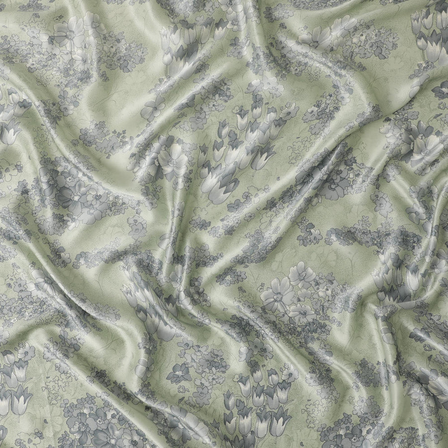 قماش ساتان حريري أخضر لوريل مع طباعة باللون الرمادي الدخاني والأسود بتصميم الأزهار