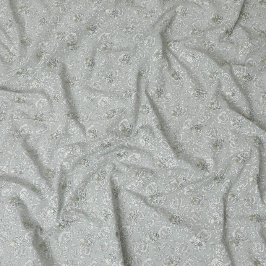 قماش الفوال القطني الخالص الفاخر من Brook Green بنفس اللون، طباعة باللون الأبيض الفاتح بها تطريز باللون الأخضر الداكن بتصميم الأزهار-D15040