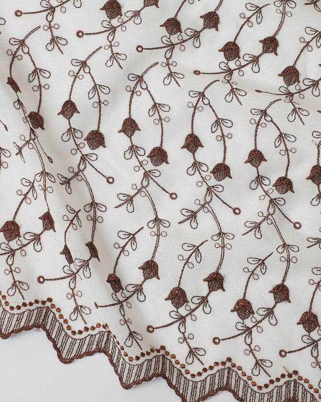 قماش الفوال القطني السويسري الخالص 100% (الثوب السوداني) باللون الأبيض الفاتح مع تطريز بني معدني بتصميم الأزهار-D13790