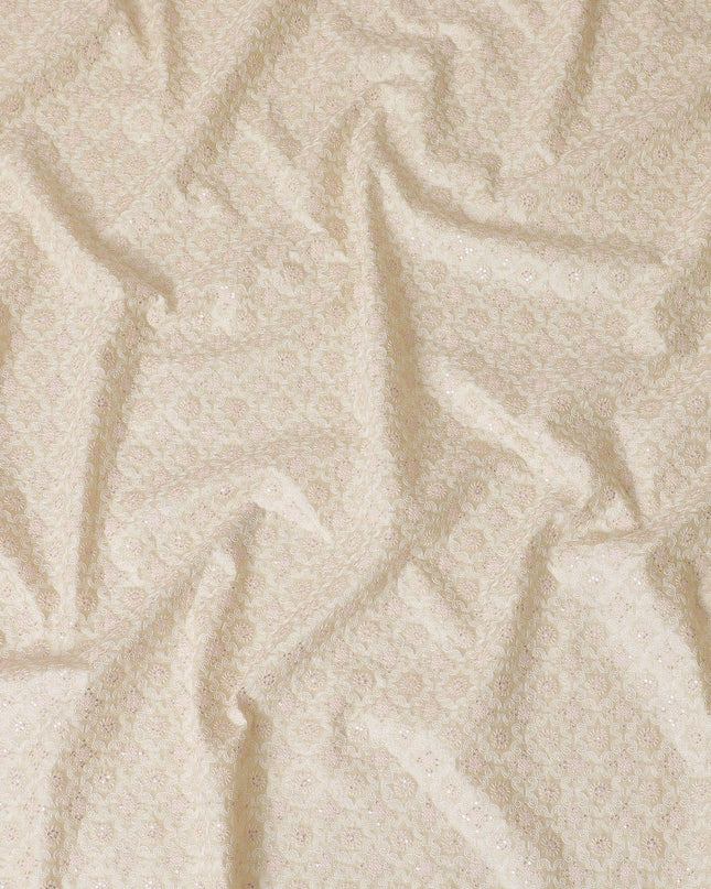 قماش حرير توسار نقي فاخر باللون البيج الفاتح بنفس اللون وتطريز وردي فاتح وترتر بتصميم زهور-D15445