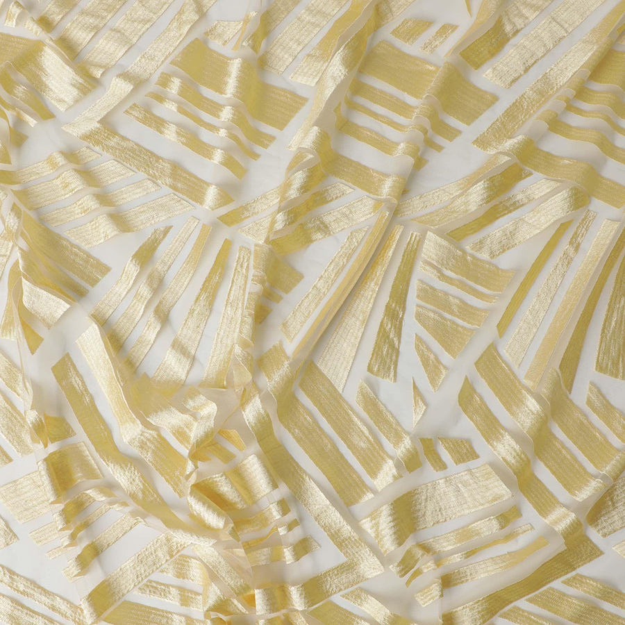 قماش تول نايلون ذهبي فاتح مع تطريز بنفس اللون بتصميم تجريدي