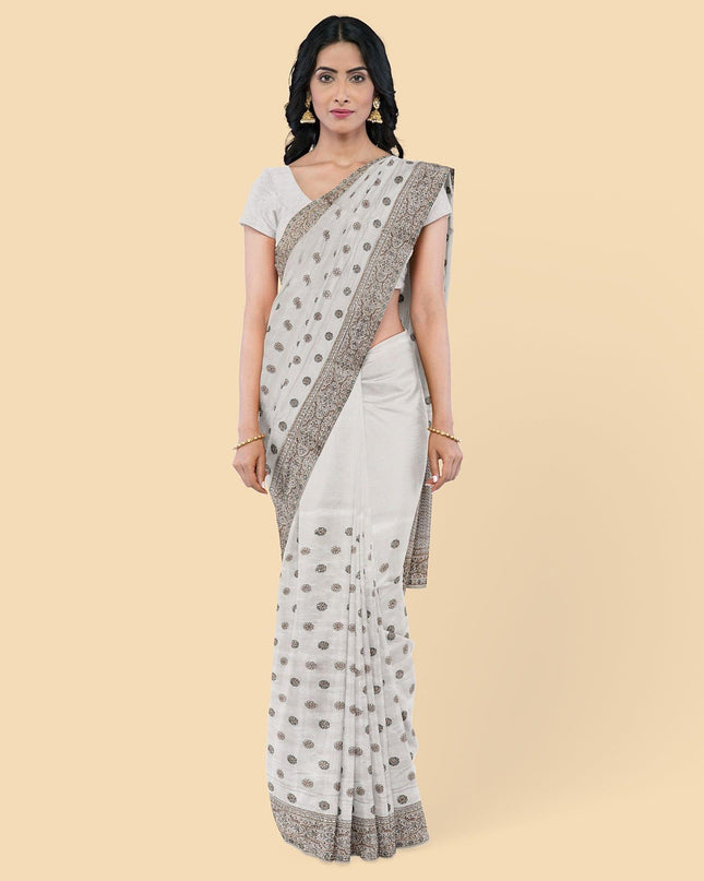 ساري حرير شانديري صناعي باللون الرمادي السحابي مع تطريز وأحجار بتصميم زهور. قطعة بلوزة بنفس اللون-D12748