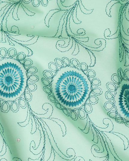 قماش الفوال القطني السويسري الفاخر 100% (الثوب السوداني) باللون الأخضر الشاي مع تطريز باللون الأخضر المخضر مع أعمال حجرية بتصميم هندسي-D13529