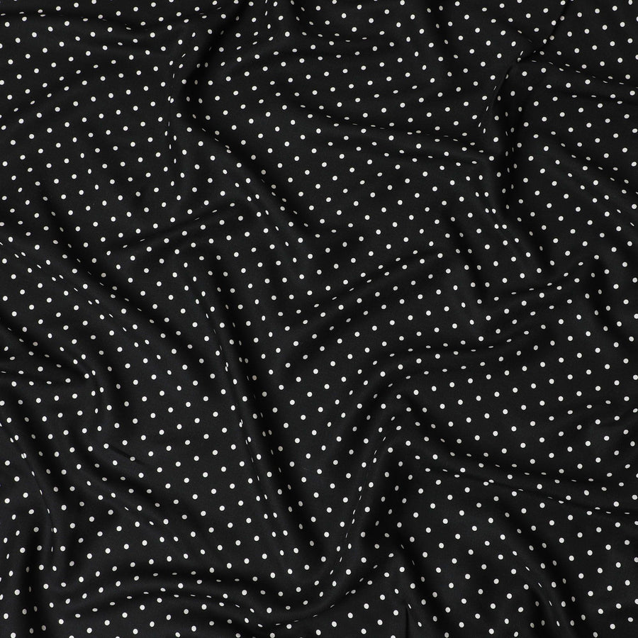 قماش كريب فيسكوز أسود مطبوع مع طبعات بيضاء بتصميم منقط - D11157