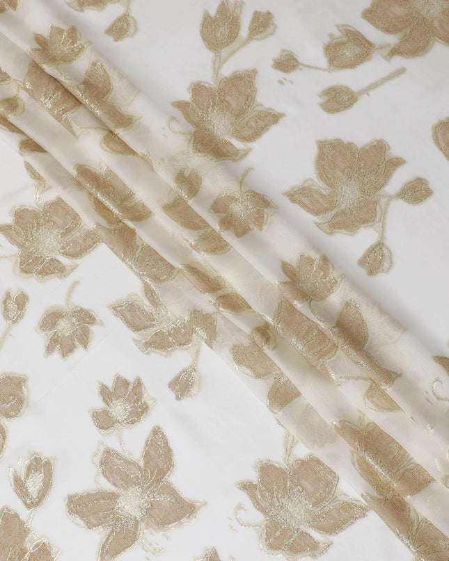 قماش شيفون حريري فرنسي (فرنساوي) فاخر باللون الأبيض الفاتح مع فيسكوز بيج زيتوني مع لوريكس معدني ذهبي بتصميم زهور -D14061