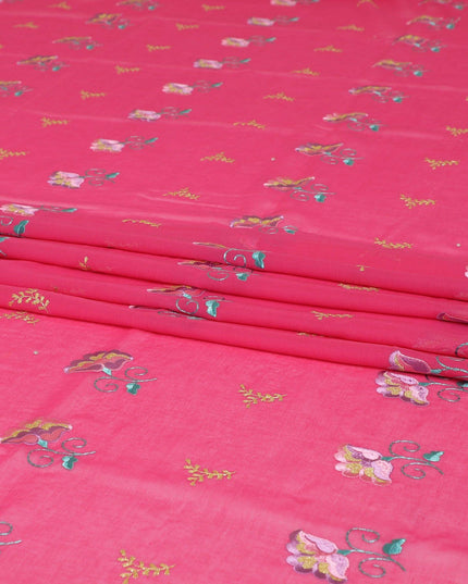 قماش الفوال (الثوب) من القطن السويسري الفاخر باللون الوردي السيري بنفس اللون والذهبي والأخضر البحري والتطريز الوردي الصغير مع أعمال حجرية بتصميم الأزهار-D7993