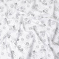 عشب قطني أبيض مع مطبوعات رقمية رمادية بتصميم زهور-D11296