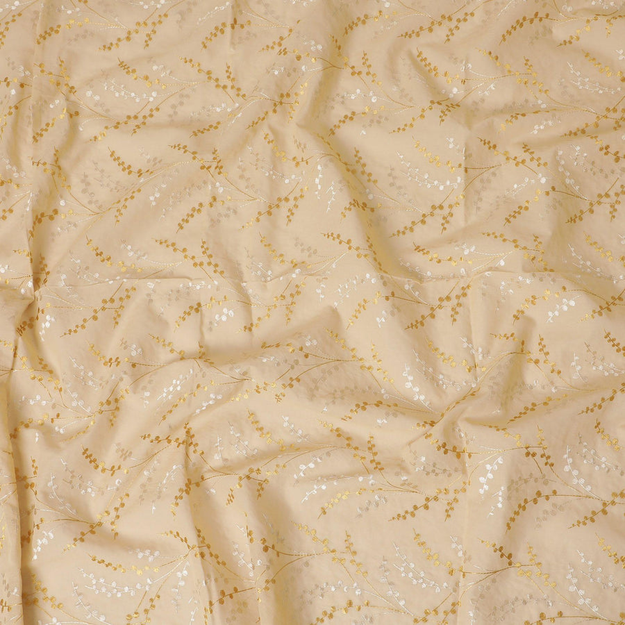 قماش فوال من القطن الخالص باللون البني الرملي مع تطريز ذهبي وبيج بتصميم أوراق الشجر-D13701