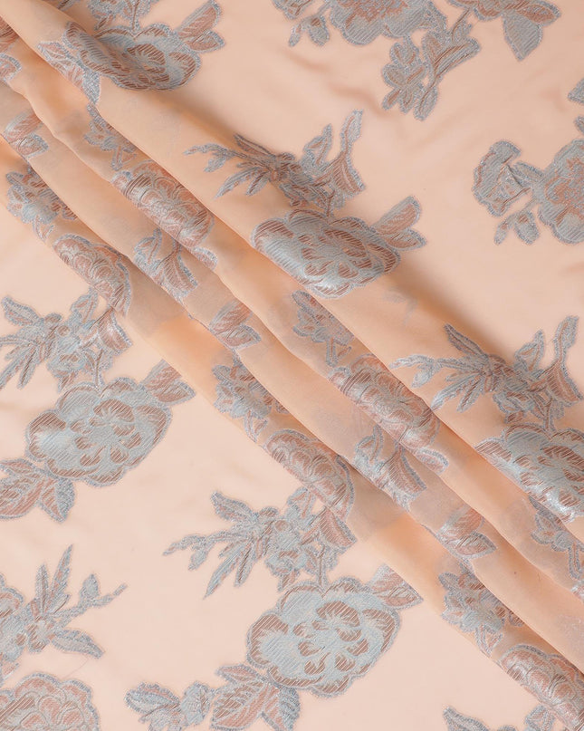 قماش شيفون من الحرير الخالص الخوخي الفاخر مع لوركس معدني فضي وأزرق فاتح ونحاسي بتصميم زهور-D11499