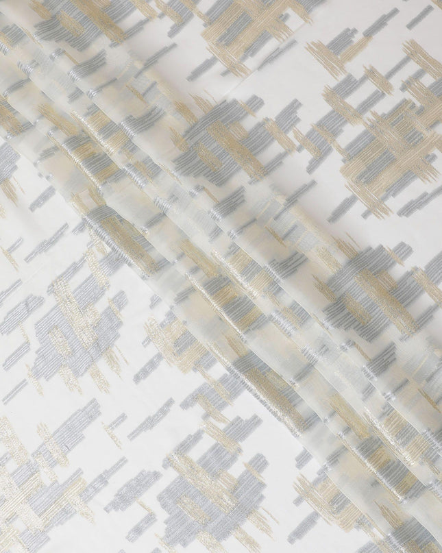 قماش شيفون حريري فرنسي (فرنساوي) فاخر باللون الأبيض اللؤلؤي مع لوركس معدني ذهبي وفضي بتصميم تجريدي-D14309