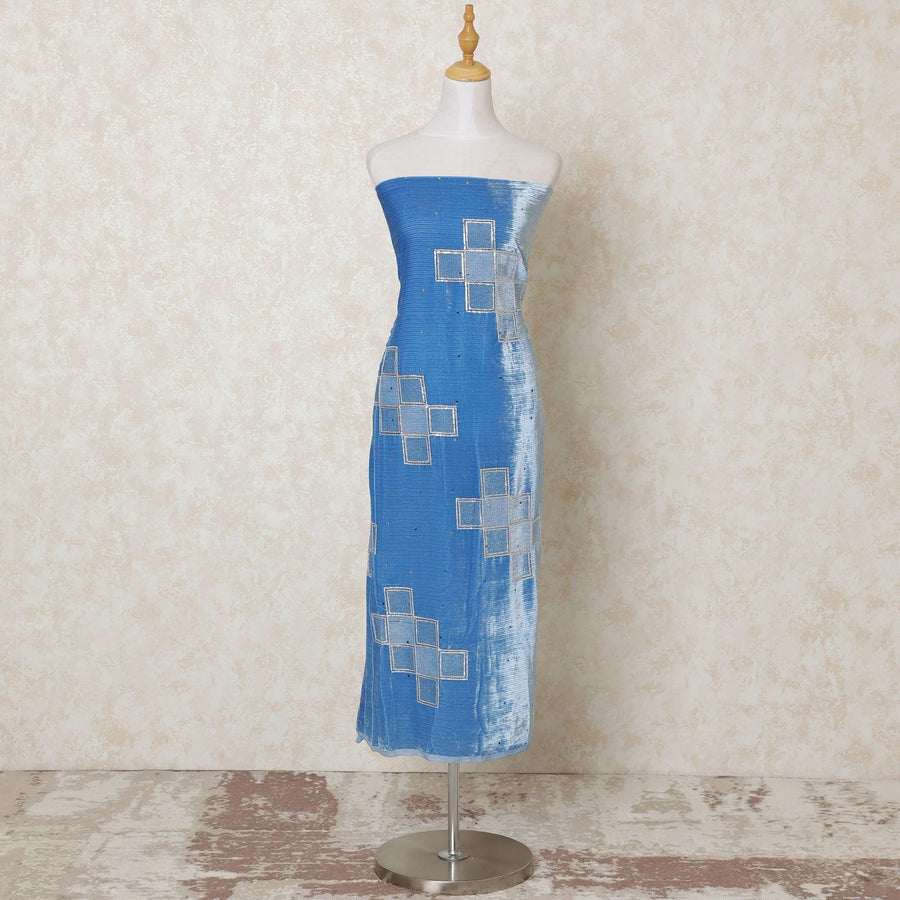 قماش مخملي مخلوط بالحرير الأزرق السماوي مع ترتر فضي ولوريكس معدني به أعمال حجرية بتصميم هندسي -D13941