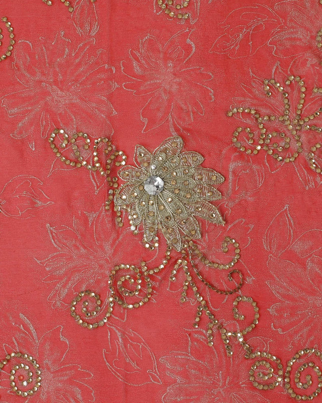 قماش شيفون جورجيت باللون الأحمر القرمزي مع طباعة فويل ذهبية وتطريز ذهبي وأعمال حجرية بتصميم الأزهار