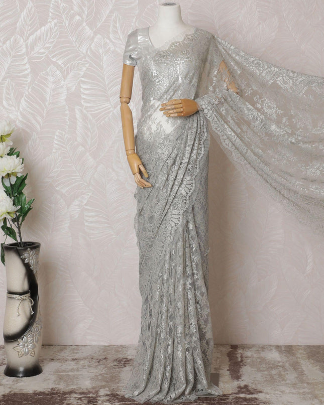 ساري من دانتيل شانتيلي الفرنسي المعدني النقي باللون الرمادي السحابي والفضي بتصميم زهور -D14912