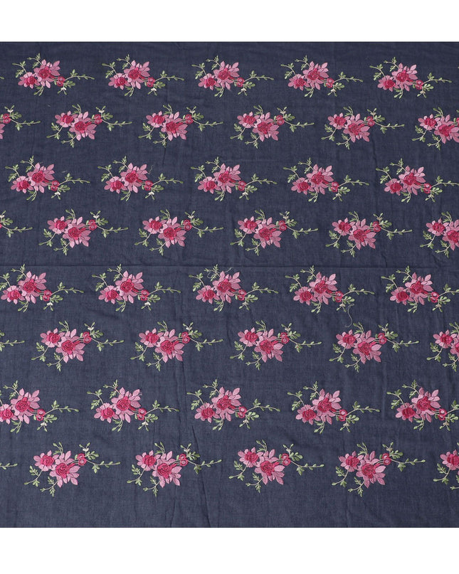 قماش فوال من القطن الخالص باللون الأزرق الداكن مع تطريز باللون الوردي القرميدي والأخضر الداكن والبيج بتصميم الأزهار-D15243