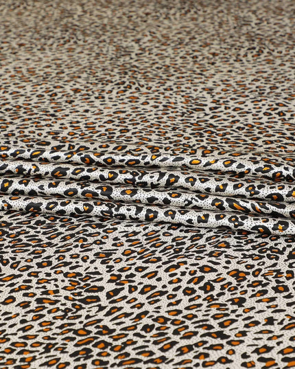 قماش ساتان حريري نقي 100% فضي فاخر مع طباعة باللونين الأسود والبرتقالي بتصميم جلد الحيوان-D9297