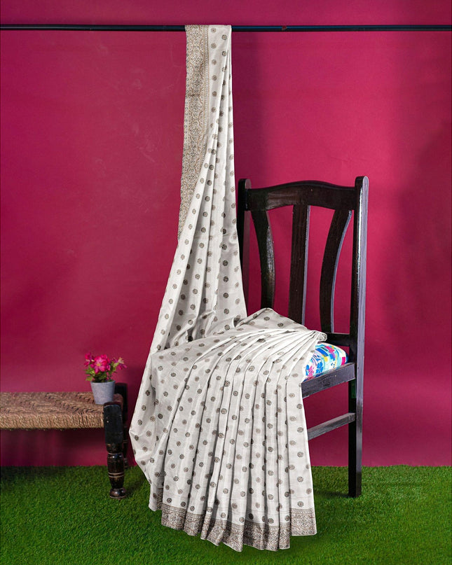 ساري حرير شانديري صناعي باللون الرمادي السحابي مع تطريز وأحجار بتصميم زهور. قطعة بلوزة بنفس اللون-D12748