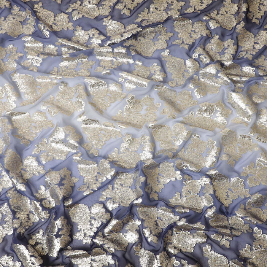 قماش شيفون حريري خالص فاخر من الأزرق الداكن إلى الأزرق الفاتح مع لوركس معدني ذهبي بتصميم زهور-D10617