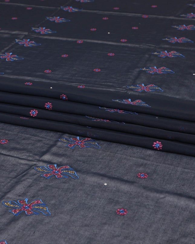 قماش الفوال (الثوب) من القطن السويسري الفاخر باللون الأزرق الداكن مع تطريز باللون الأزرق والوردي والذهبي مع أعمال حجرية بتصميم الأزهار-D7997