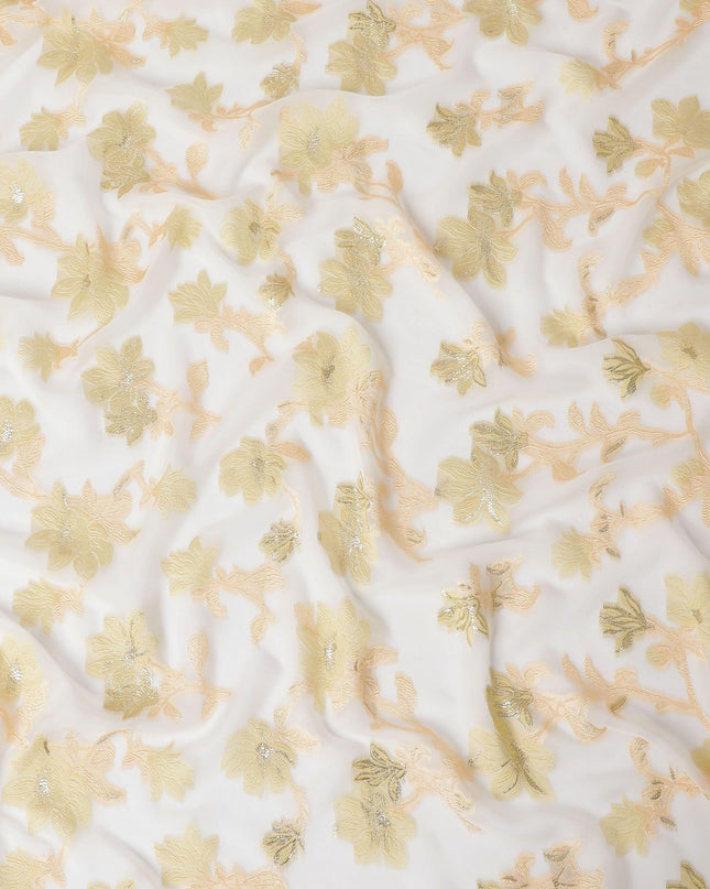 قماش شيفون حريري فرنسي (فرنساوي) فاخر باللون الأبيض الفاتح مع الخوخ والفيسكوز الذهبي مع اللوريكس المعدني الذهبي بتصميم الأزهار -D15639