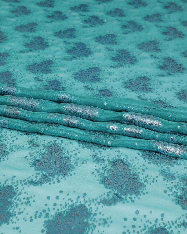 قماش من الشيفون الحريري باللون الأخضر البحري مع اللوريكس المعدني باللون الأزرق الفاتح والنحاسي بتصميم الأزهار - D8045