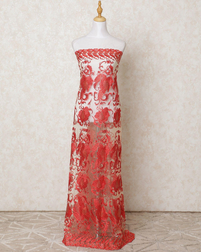 قماش تول نايلون بيج لاتيه مع تطريز باللون الأحمر القرمزي مع أعمال حجرية بتصميم فاخر -D12174